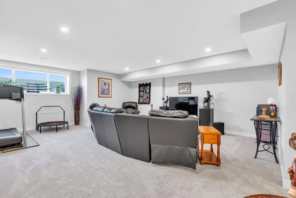1098 Creekside Boulevard SW Calgary AB T2X 5K6