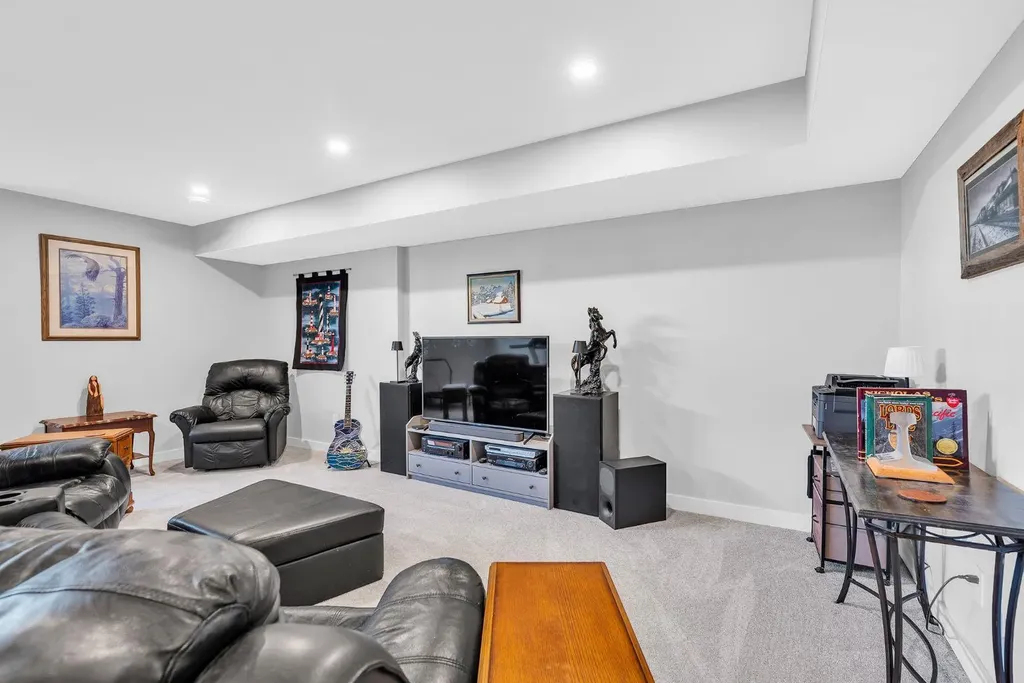 1098 Creekside Boulevard SW Calgary AB T2X 5K6