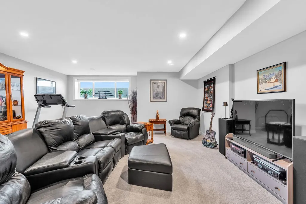 1098 Creekside Boulevard SW Calgary AB T2X 5K6