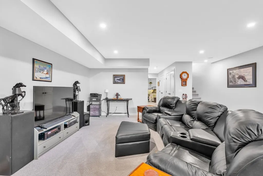 1098 Creekside Boulevard SW Calgary AB T2X 5K6