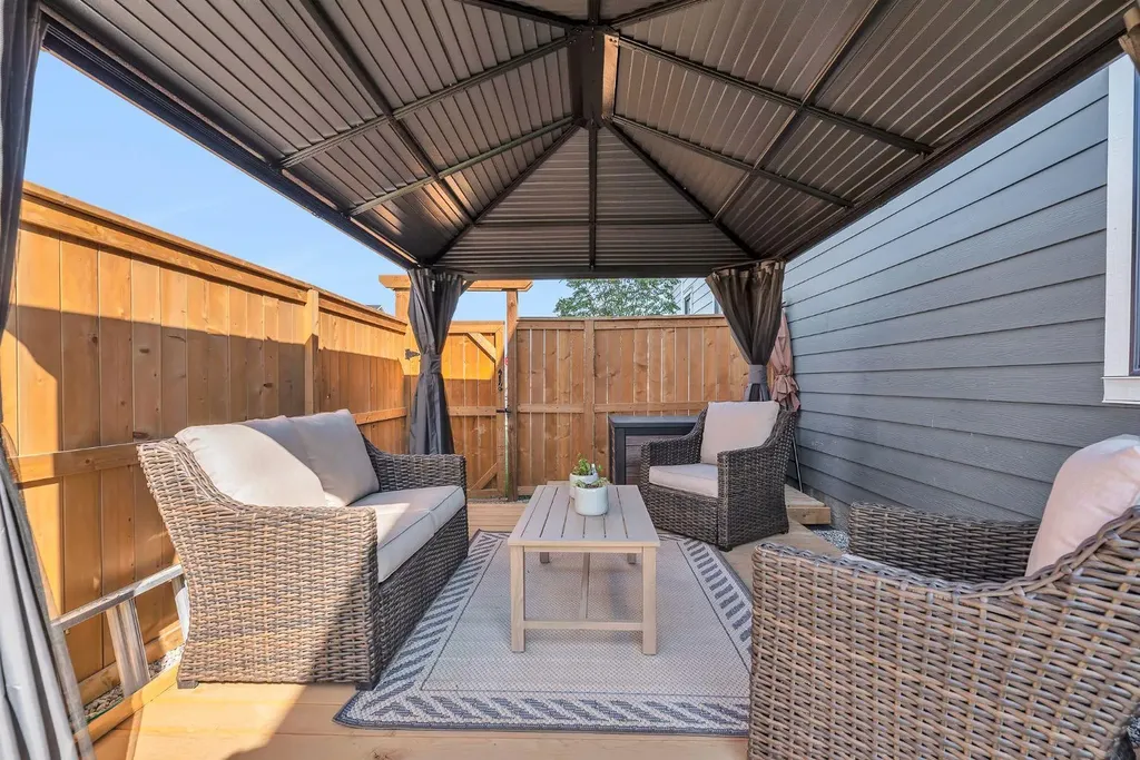 1098 Creekside Boulevard SW Calgary AB T2X 5K6