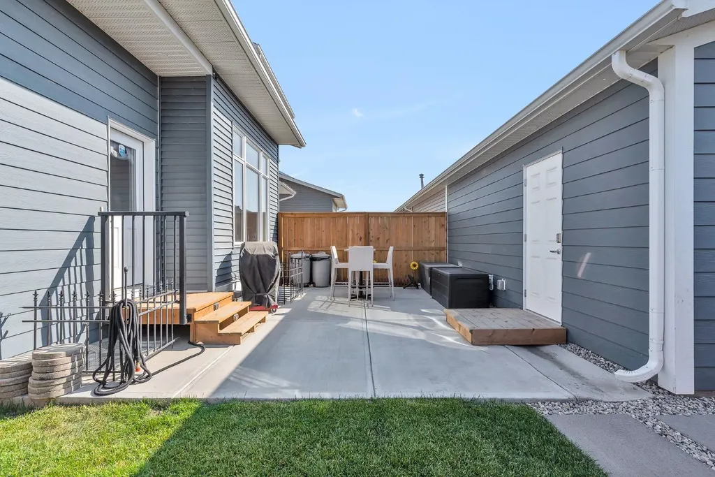 1098 Creekside Boulevard SW Calgary AB T2X 5K6