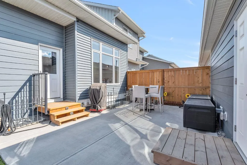 1098 Creekside Boulevard SW Calgary AB T2X 5K6