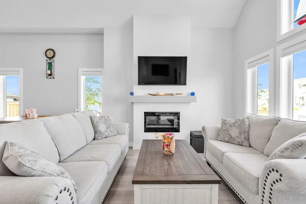 1098 Creekside Boulevard SW Calgary AB T2X 5K6