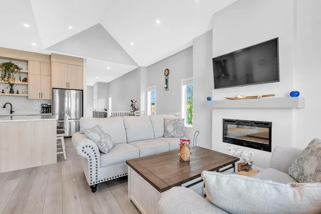1098 Creekside Boulevard SW Calgary AB T2X 5K6