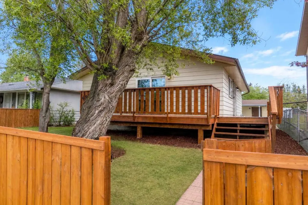 4811 47 Street Rocky Mountain House AB T4T 1C3
