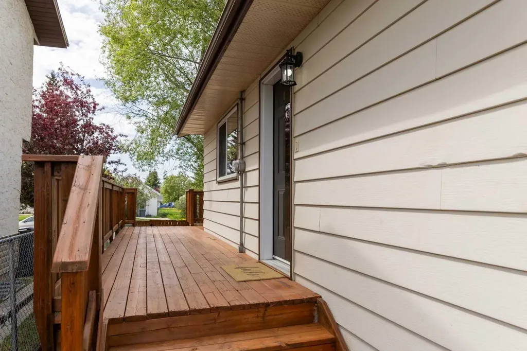 4811 47 Street Rocky Mountain House AB T4T 1C3