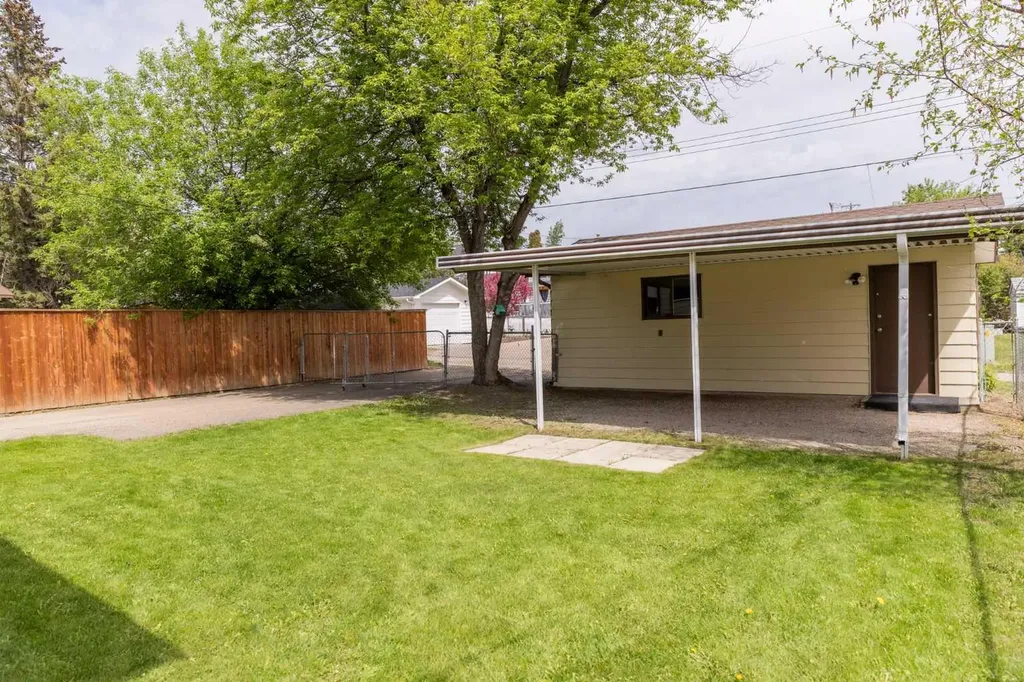 4811 47 Street Rocky Mountain House AB T4T 1C3