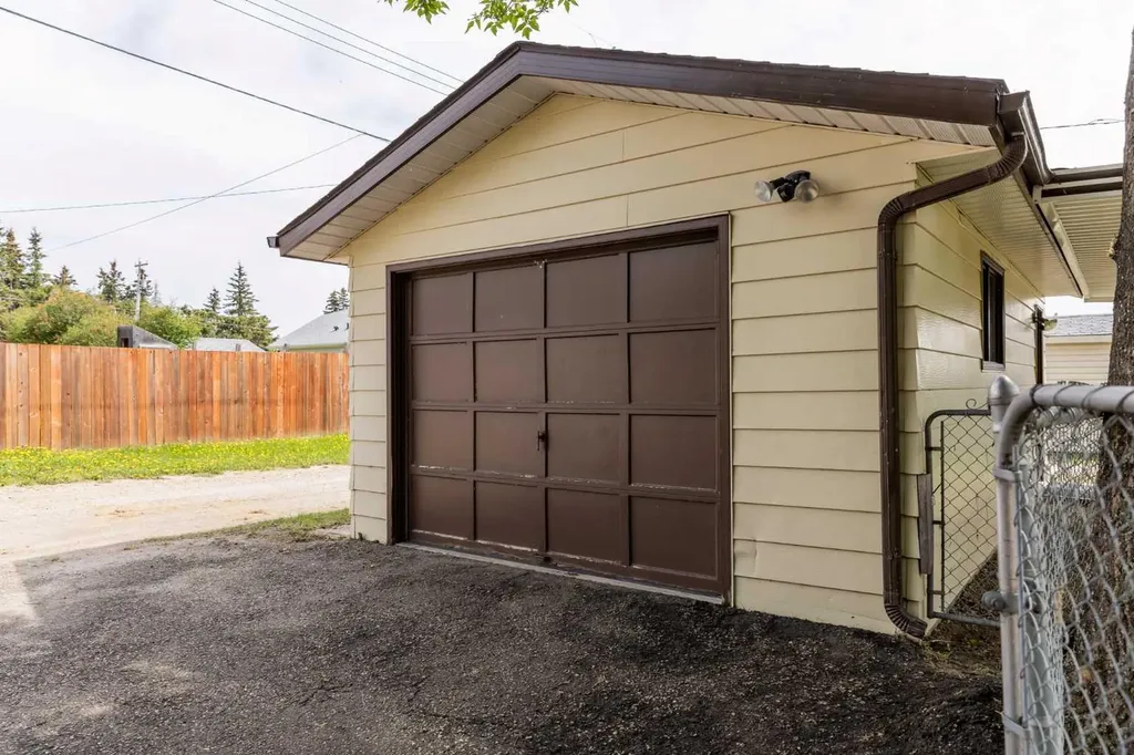 4811 47 Street Rocky Mountain House AB T4T 1C3