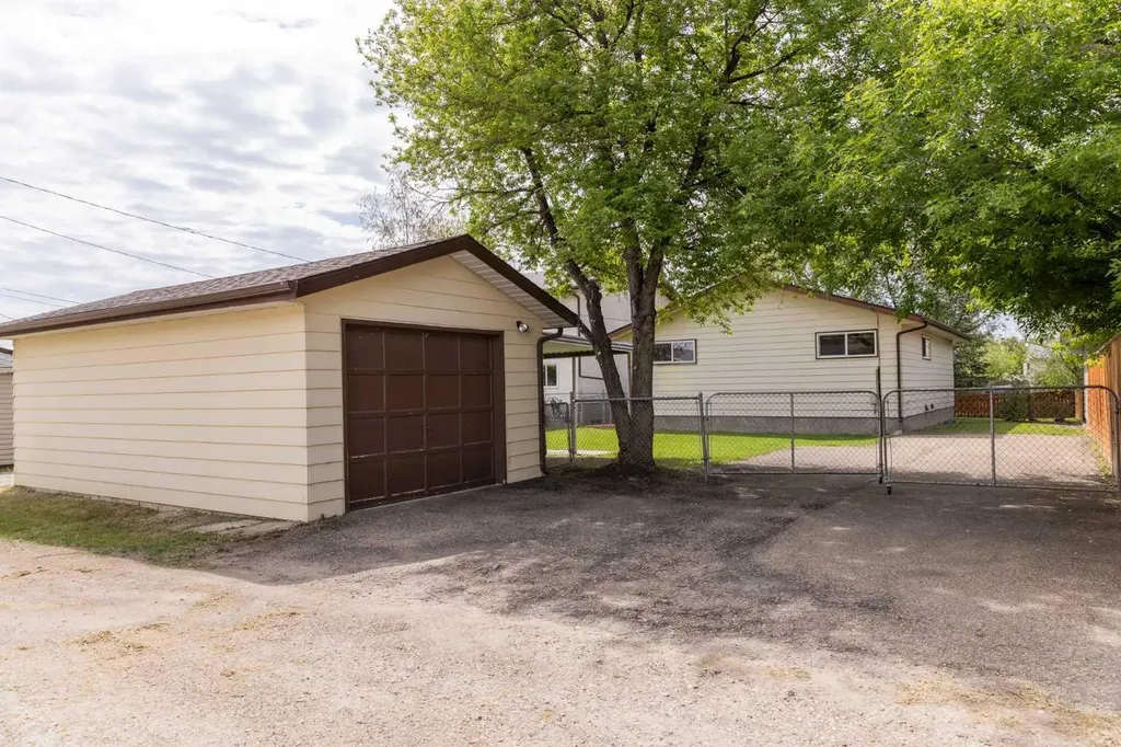 4811 47 Street Rocky Mountain House AB T4T 1C3