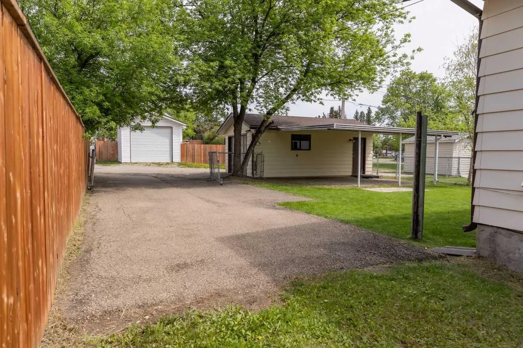 4811 47 Street Rocky Mountain House AB T4T 1C3