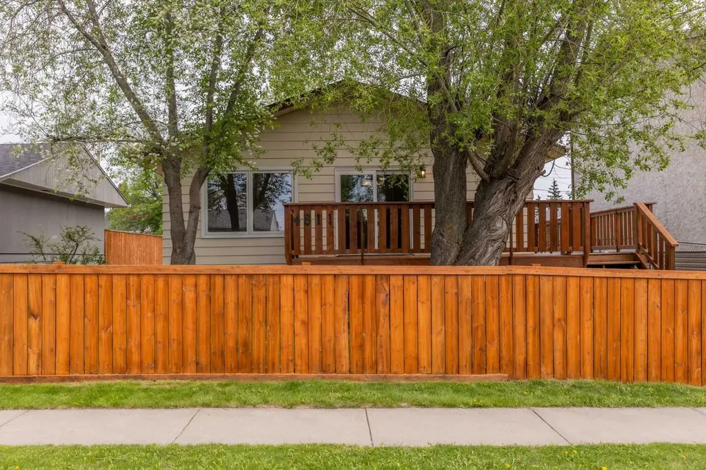 4811 47 Street Rocky Mountain House AB T4T 1C3