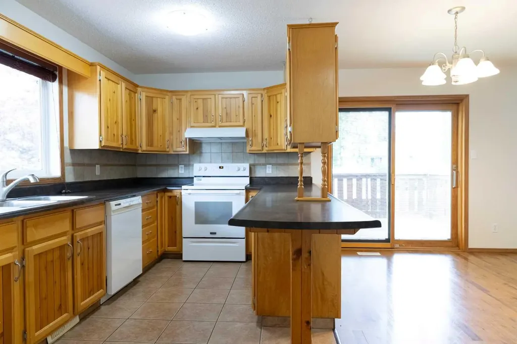 4811 47 Street Rocky Mountain House AB T4T 1C3