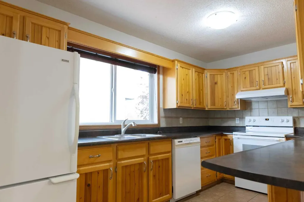 4811 47 Street Rocky Mountain House AB T4T 1C3