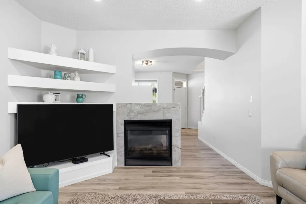 212 Willowmere Close Chestermere AB T1X 1S2