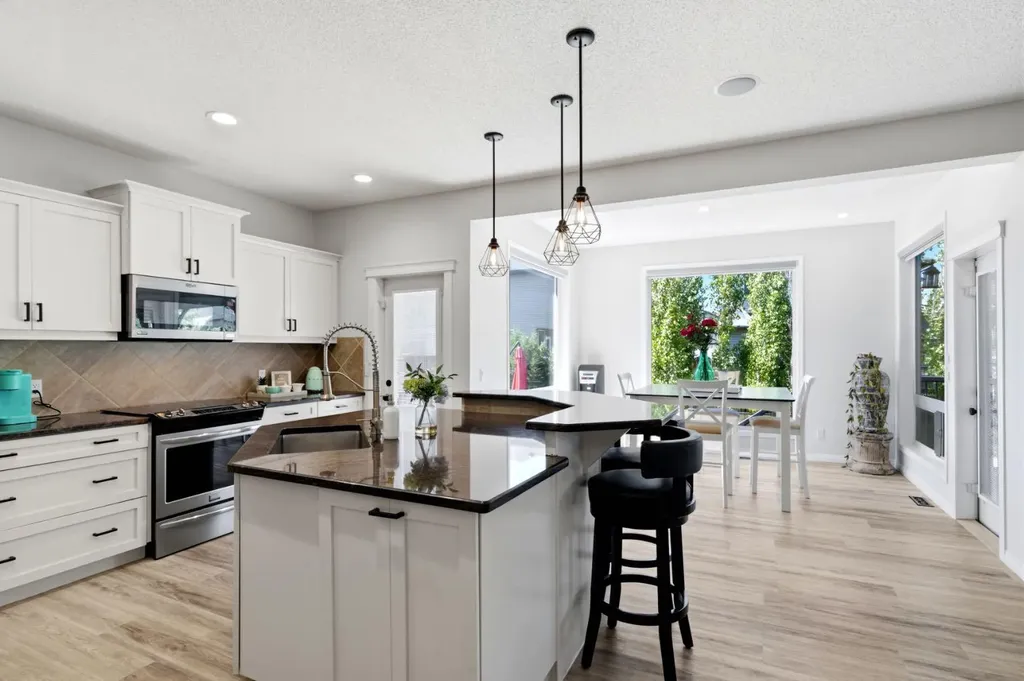 212 Willowmere Close Chestermere AB T1X 1S2