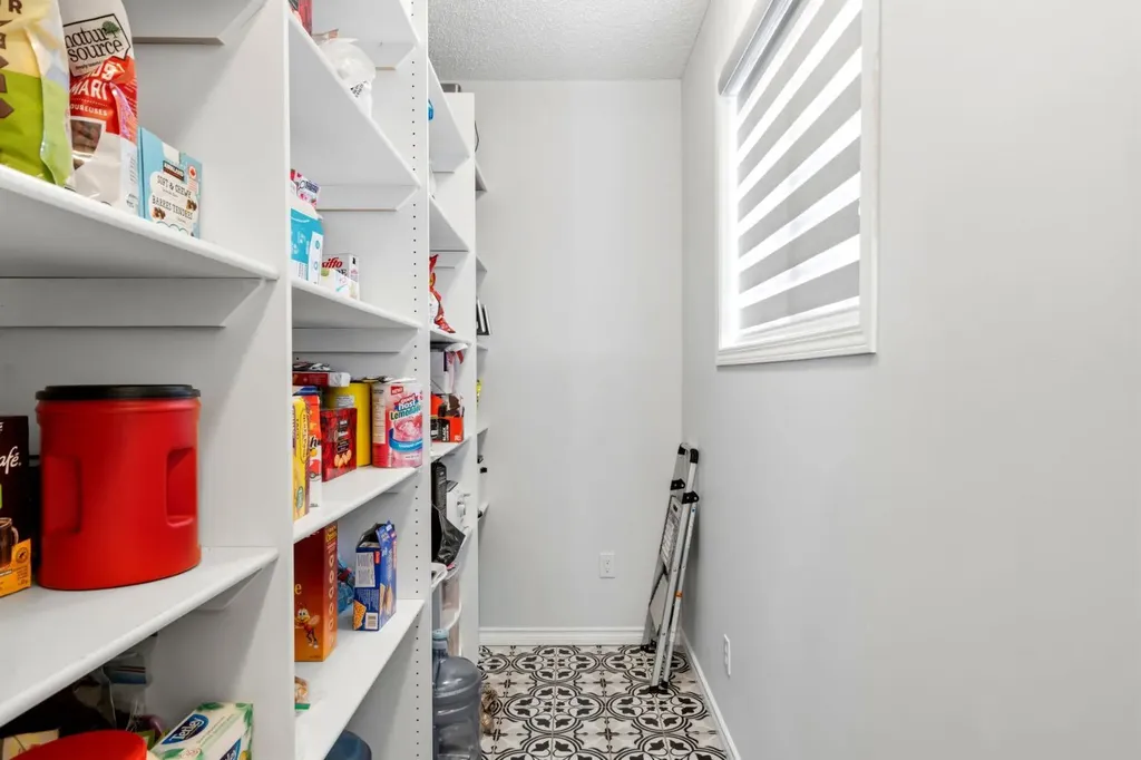 212 Willowmere Close Chestermere AB T1X 1S2