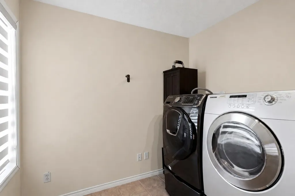 212 Willowmere Close Chestermere AB T1X 1S2