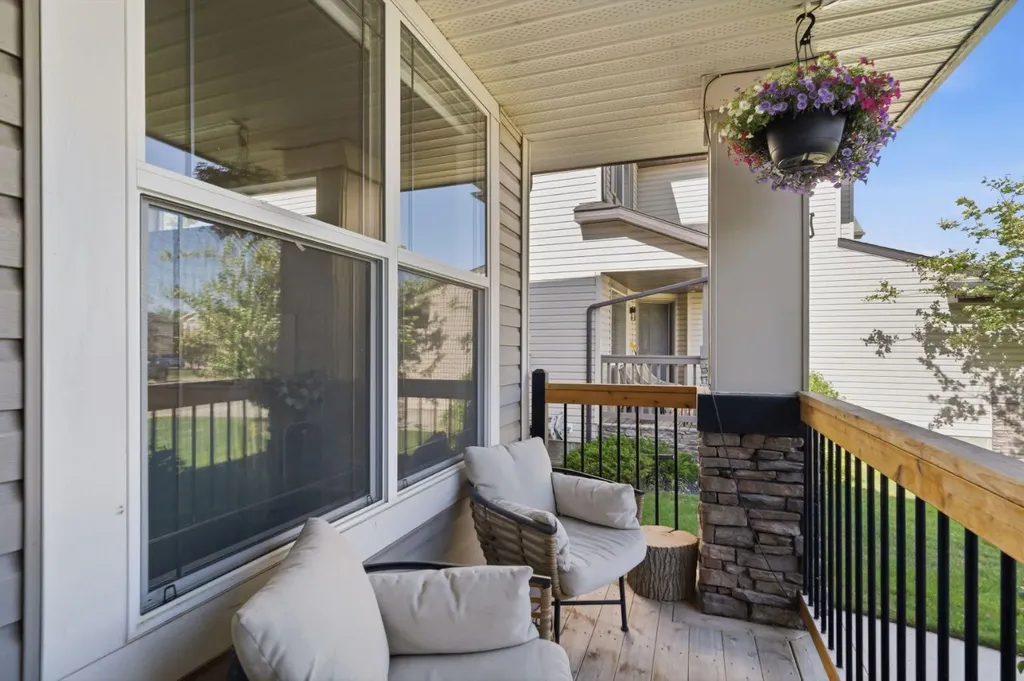 212 Willowmere Close Chestermere AB T1X 1S2