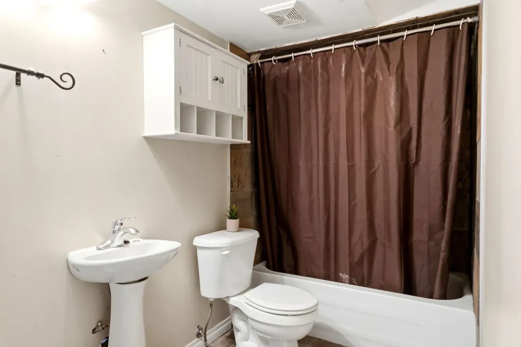 212 Willowmere Close Chestermere AB T1X 1S2