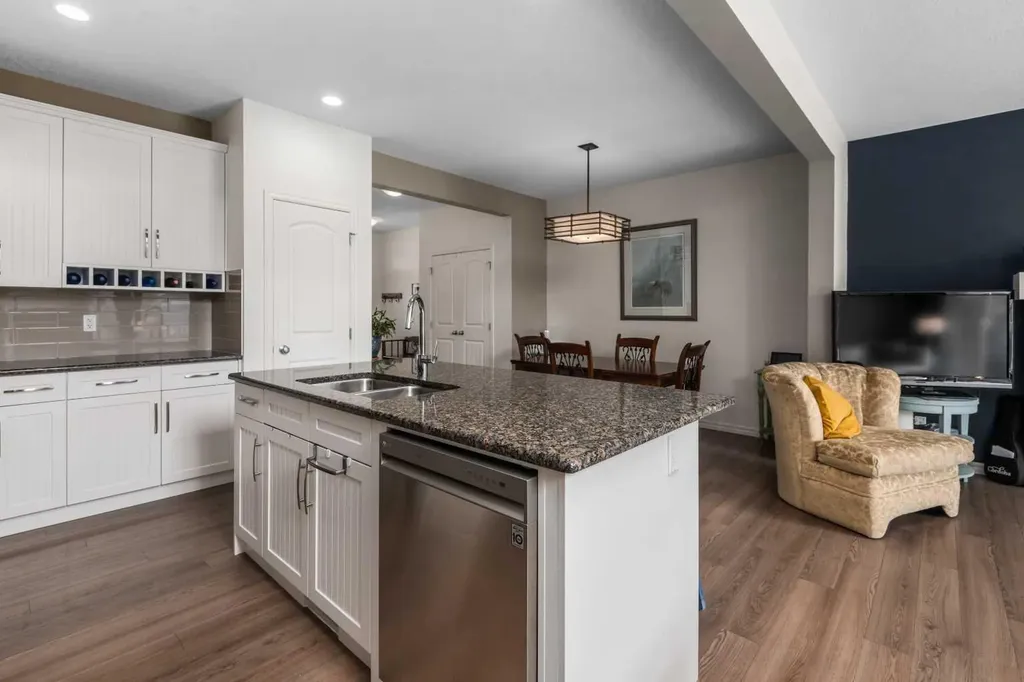 390 River Heights Crescent Cochrane AB T4C 0T9