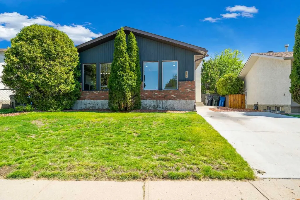 17 Calder Place SE Medicine Hat AB T1B3K2