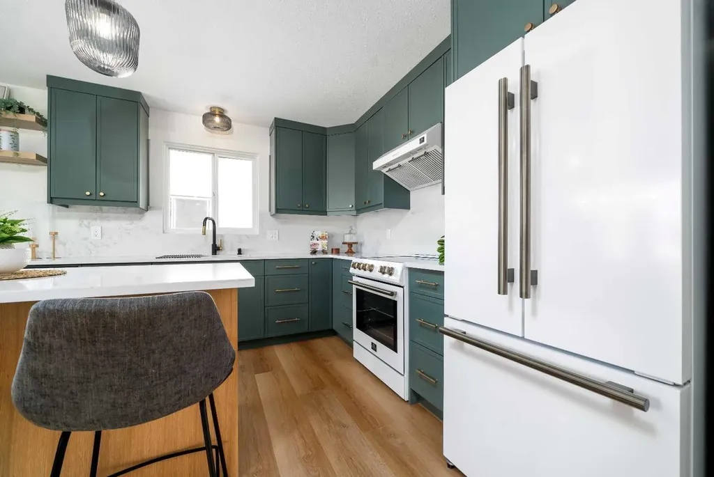 17 Calder Place SE Medicine Hat AB T1B3K2