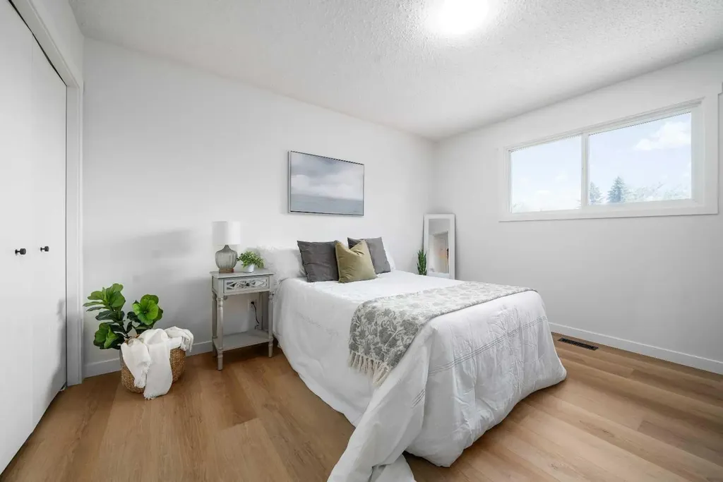 17 Calder Place SE Medicine Hat AB T1B3K2