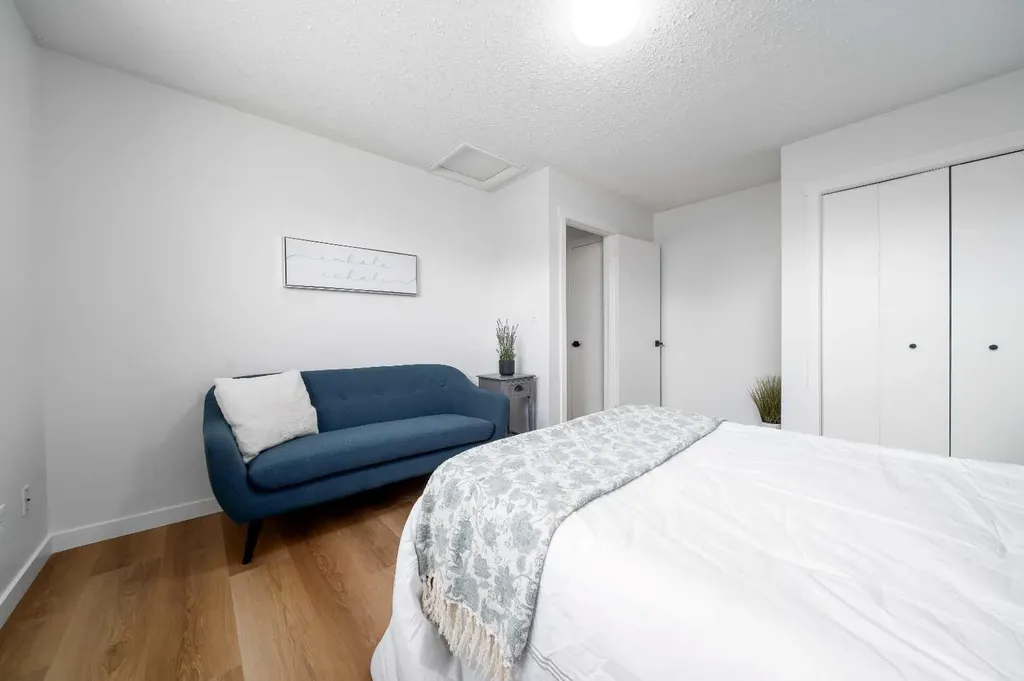 17 Calder Place SE Medicine Hat AB T1B3K2