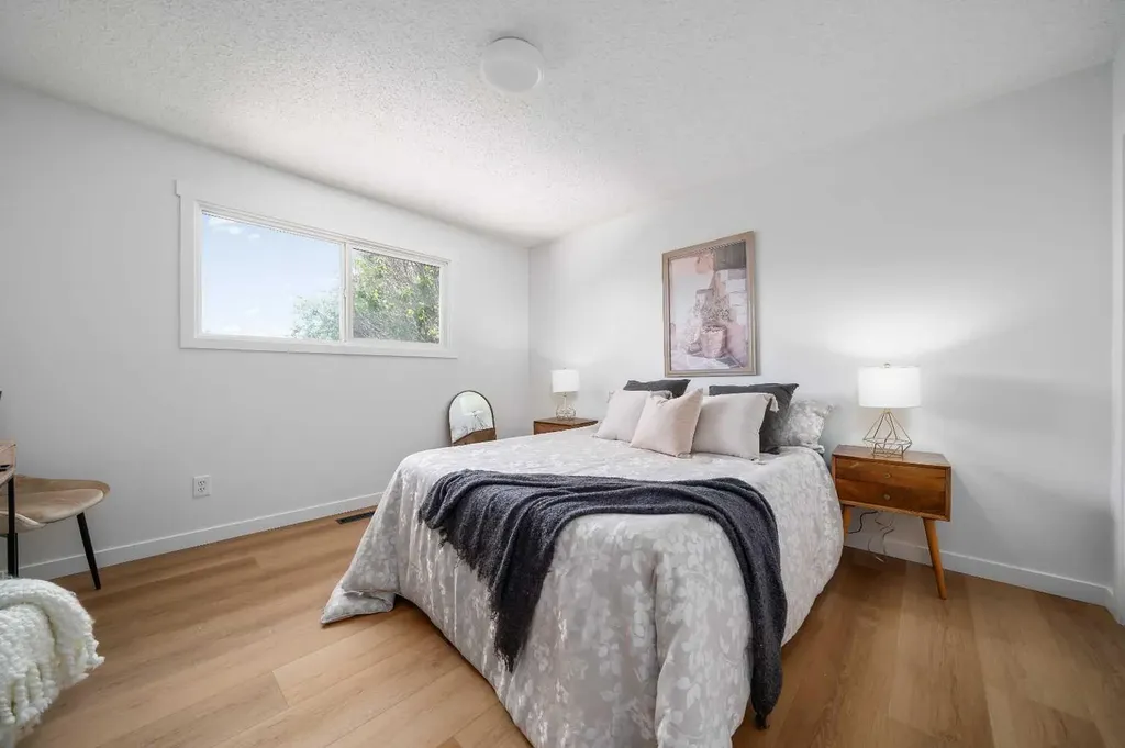 17 Calder Place SE Medicine Hat AB T1B3K2