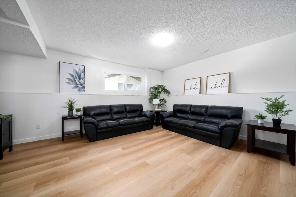 17 Calder Place SE Medicine Hat AB T1B3K2