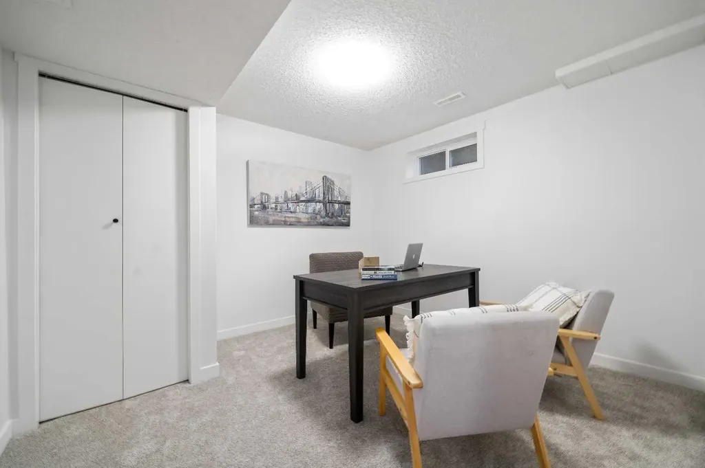 17 Calder Place SE Medicine Hat AB T1B3K2
