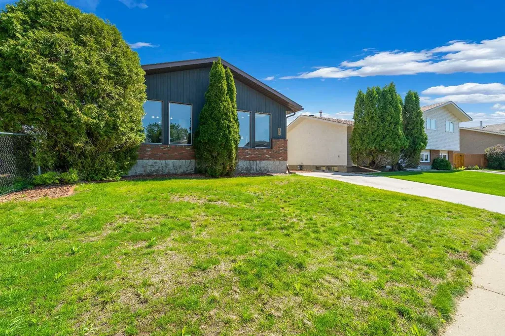 17 Calder Place SE Medicine Hat AB T1B3K2