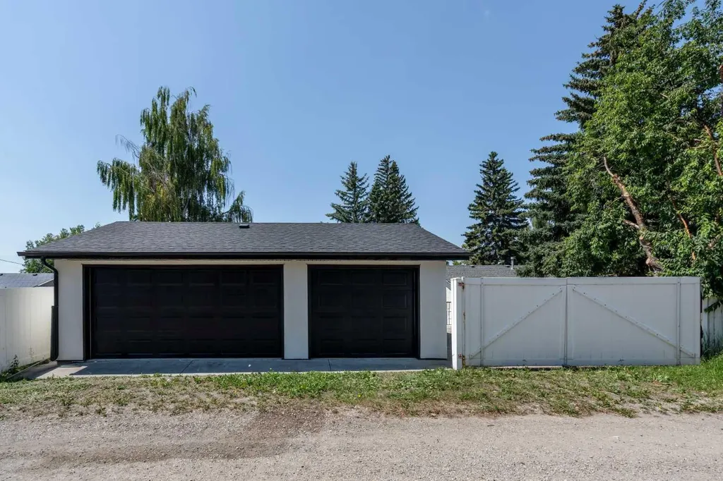 312 Queensland Road SE Calgary AB T2J 3S6