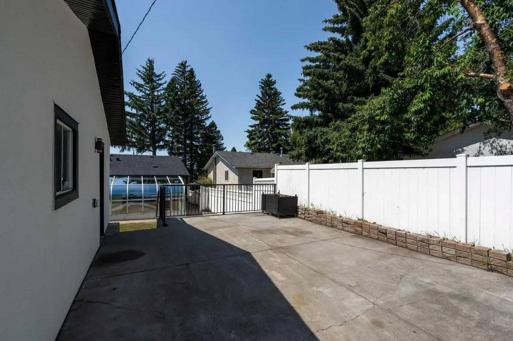 312 Queensland Road SE Calgary AB T2J 3S6