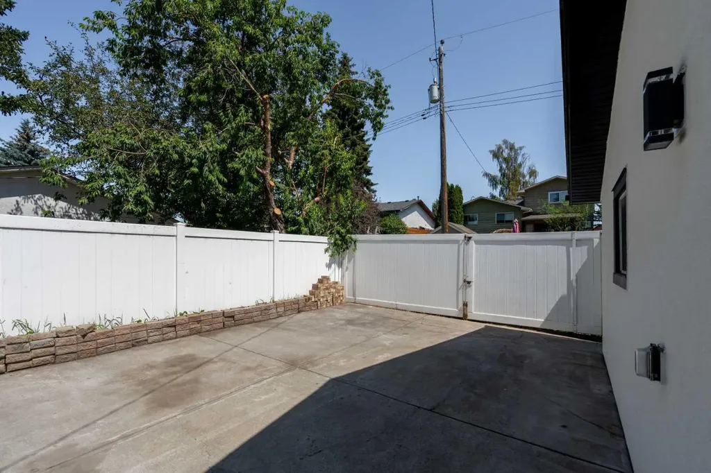 312 Queensland Road SE Calgary AB T2J 3S6