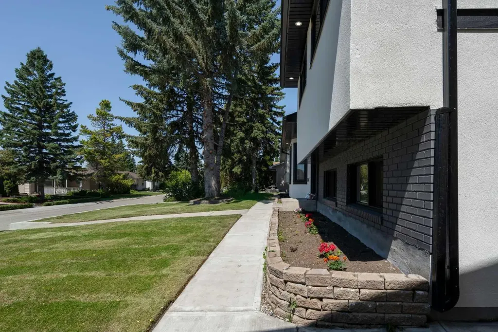 312 Queensland Road SE Calgary AB T2J 3S6
