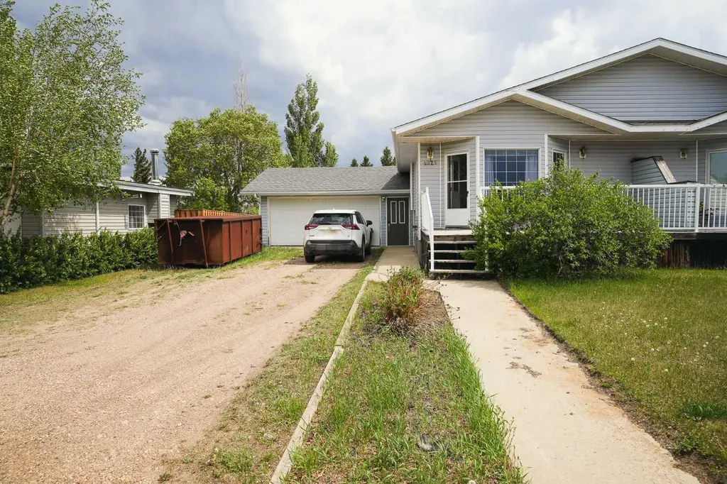 4525 49 Avenue Hardisty AB T0B1V0