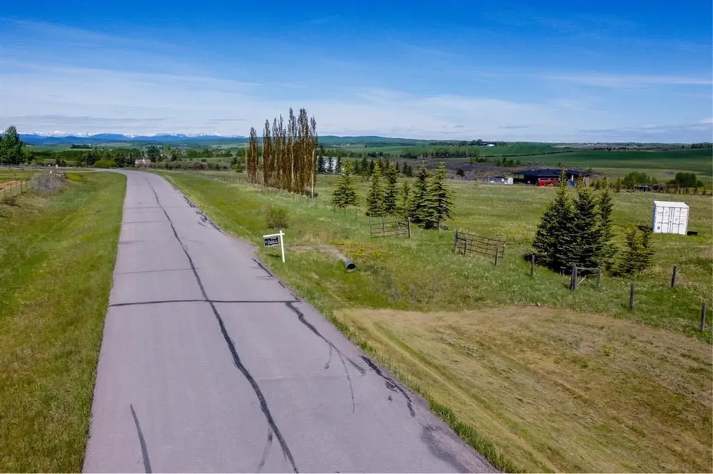 176042 168 Avenue W Rural Foothills County AB T1S 0Z7