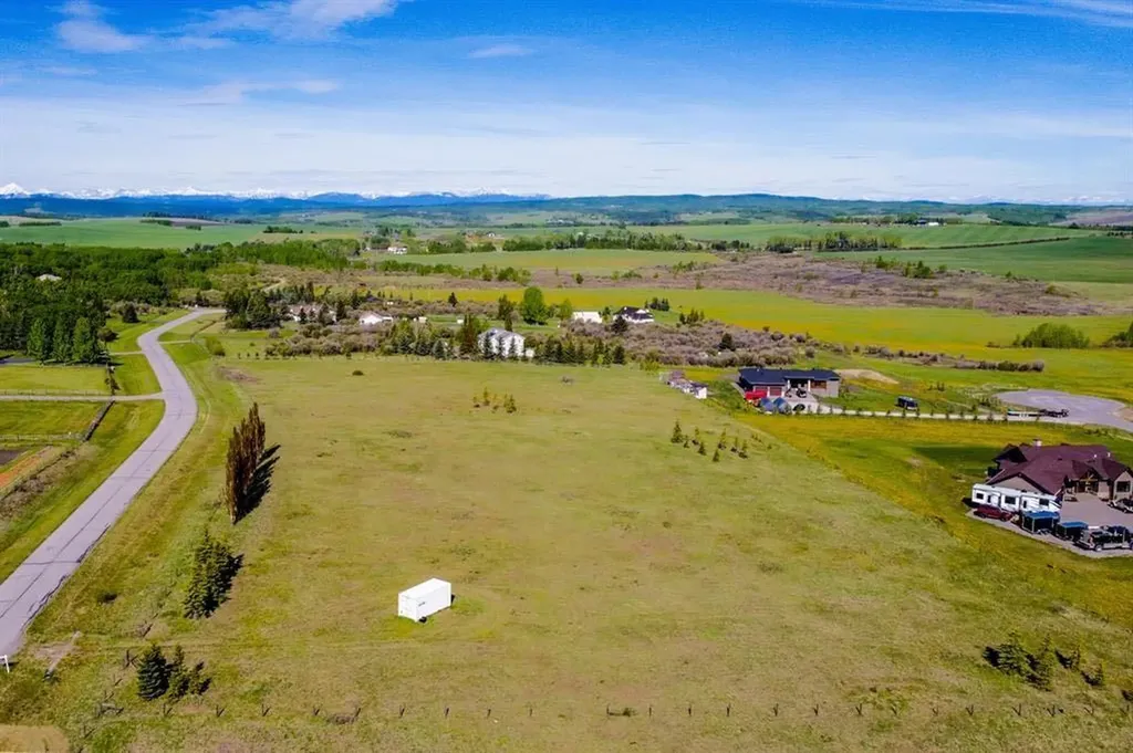 176042 168 Avenue W Rural Foothills County AB T1S 0Z7