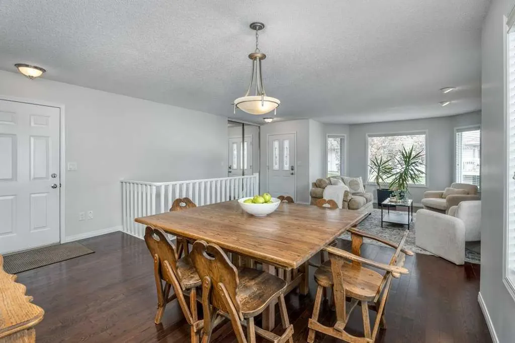 8 Riverview Circle Cochrane AB T4C1X1