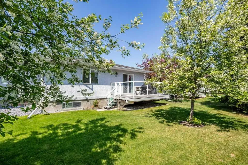 8 Riverview Circle Cochrane AB T4C1X1