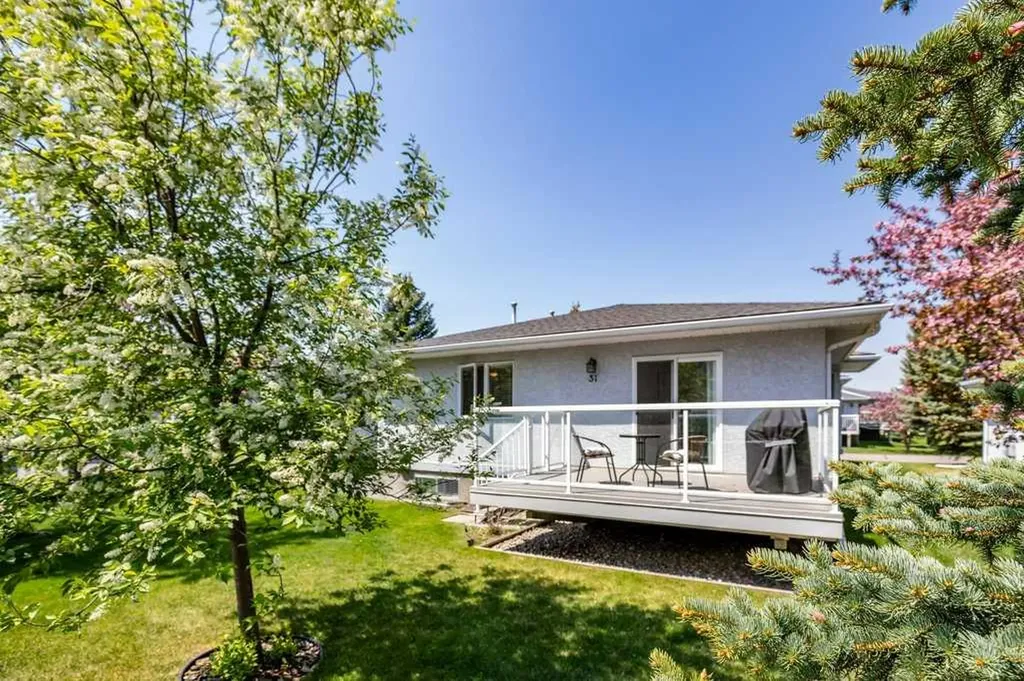 8 Riverview Circle Cochrane AB T4C1X1