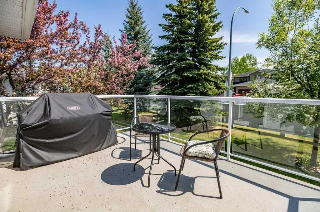 8 Riverview Circle Cochrane AB T4C1X1