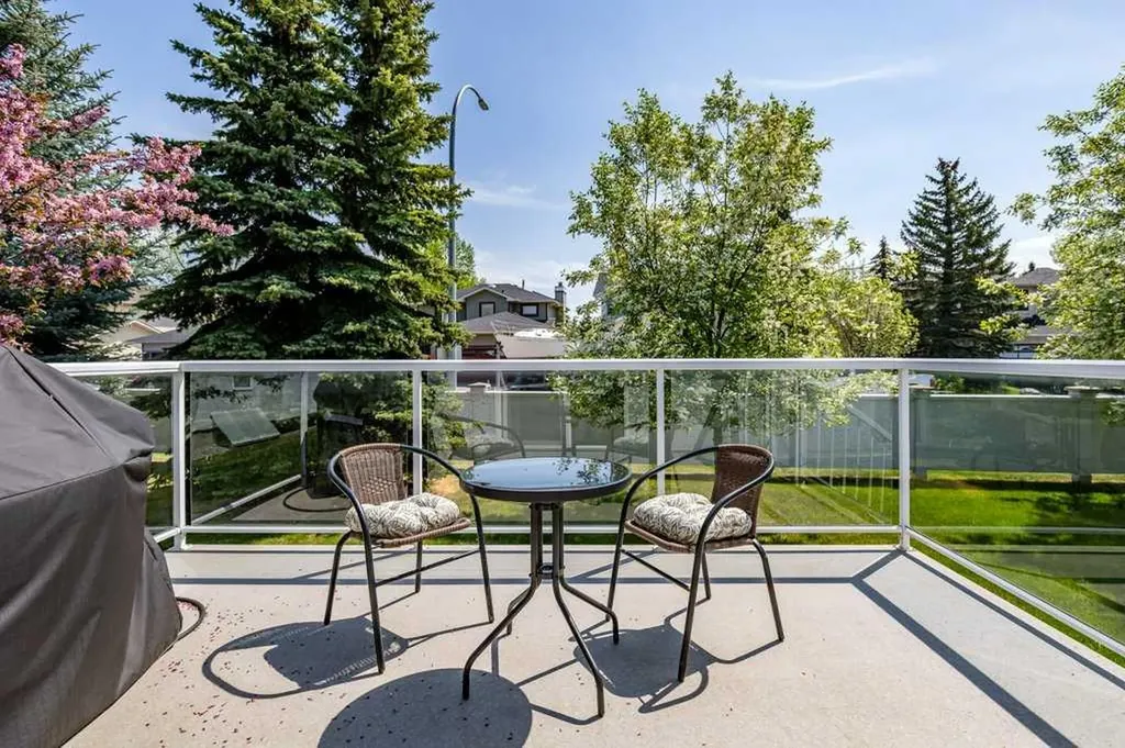 8 Riverview Circle Cochrane AB T4C1X1