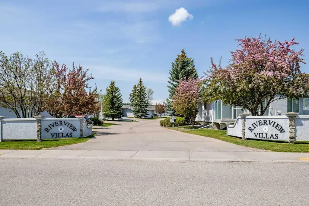 8 Riverview Circle Cochrane AB T4C1X1