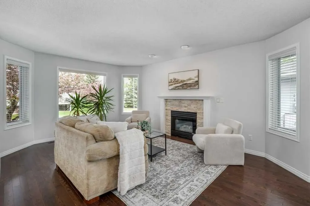 8 Riverview Circle Cochrane AB T4C1X1