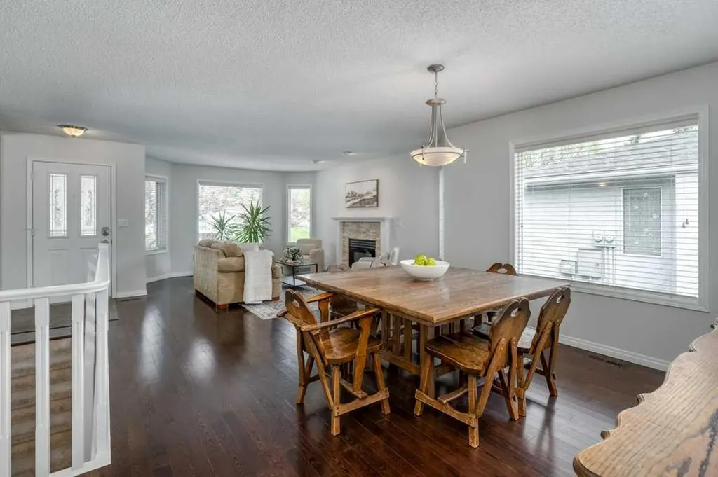 8 Riverview Circle Cochrane AB T4C1X1