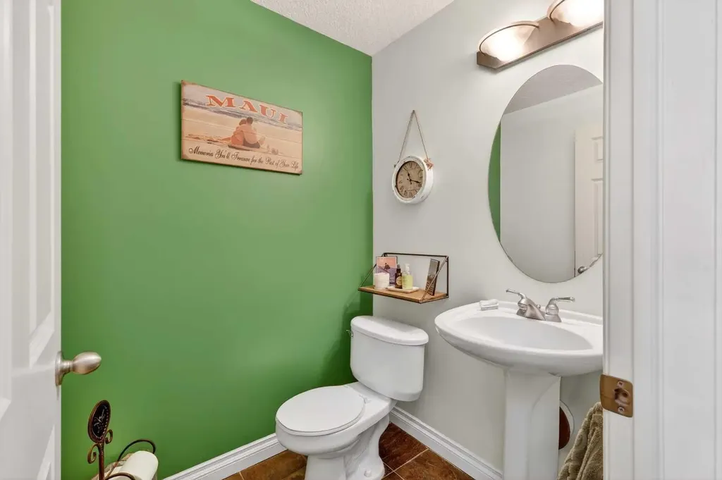 24 Hemlock Crescent SW Calgary AB T3C 2Z1