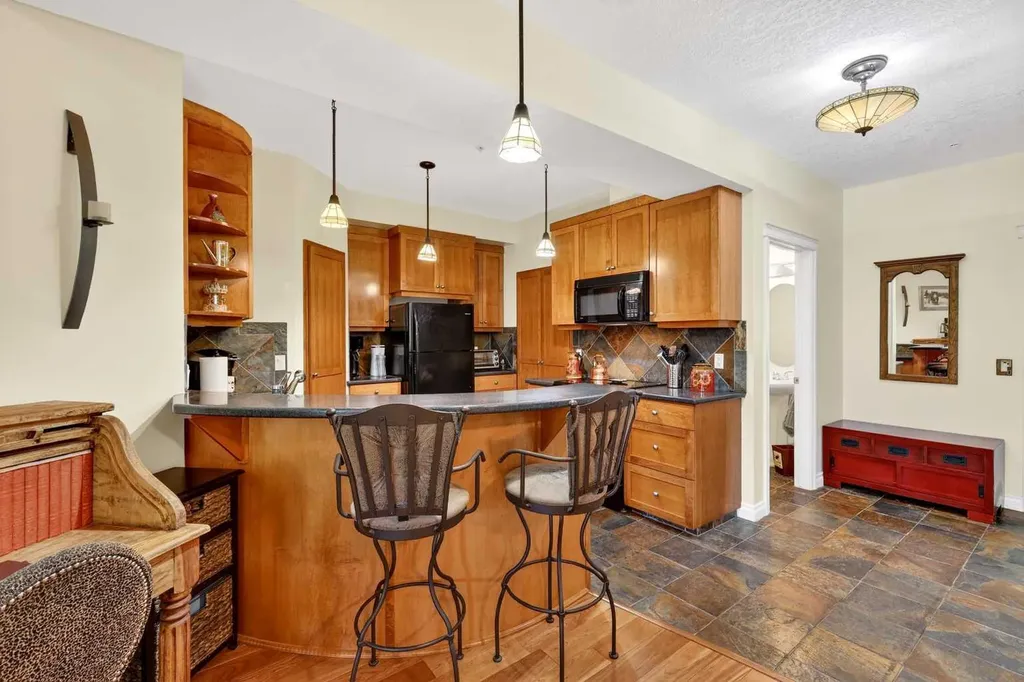 24 Hemlock Crescent SW Calgary AB T3C 2Z1